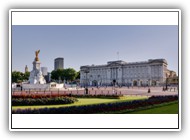 Buckingham_Palace_and_Victoria_Monument