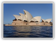 Sydney_opera_house_side_view