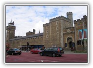 Cardiff_castle_front